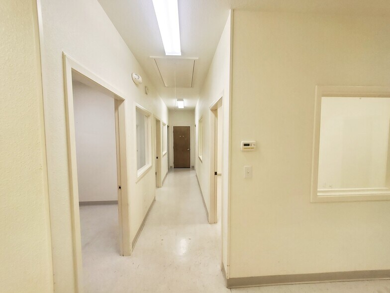 More Photos Of 130 W Rhapsody Dr, San Antonio Light Manufacturing For Lease