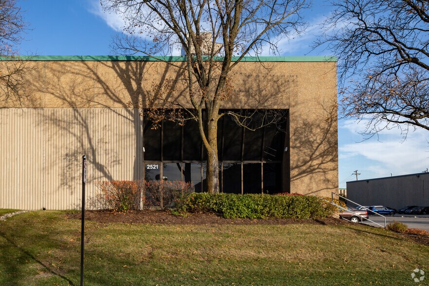 More Photos Of 1301-1401 Mark St, Elk Grove Village Unknown For Lease