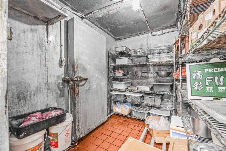 More Photos Of 486 W 20th St, San Pedro Storefront Retail Residential For Sale