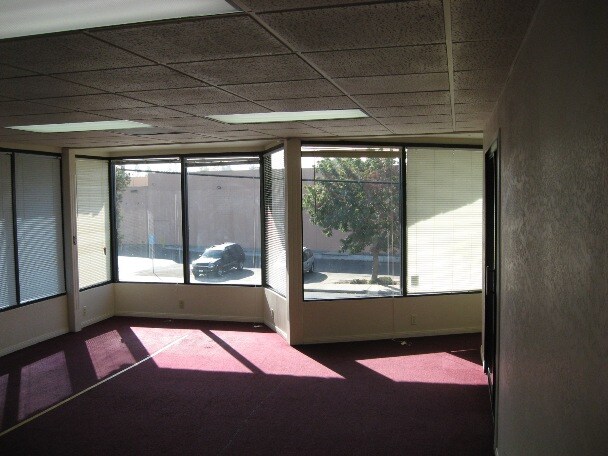More Photos Of 4420 Easton Dr, Bakersfield Office For Lease