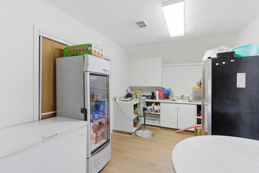 More Photos Of 375 C St, Arvin Specialty For Sale
