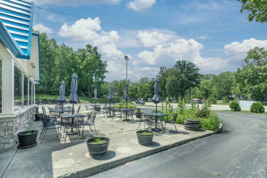 More Photos Of 6115 US Highway 51, McFarland Fast Food For Sale