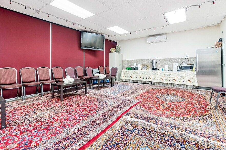 More Photos Of 8270 Av Mountain Sights, Montréal Office For Sale