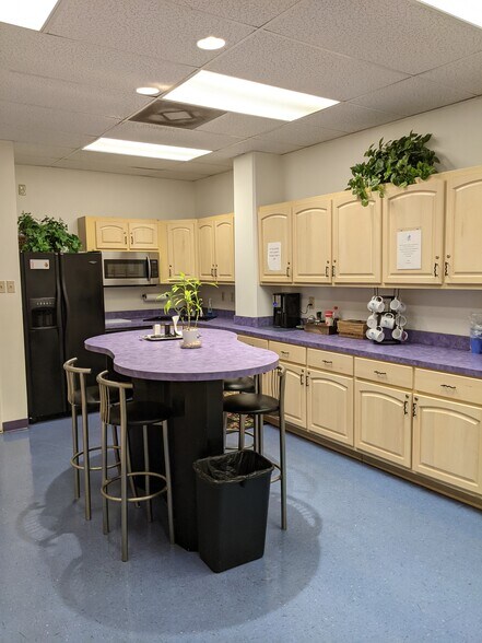 More Photos Of 3929 Airport Blvd, Mobile Office For Lease