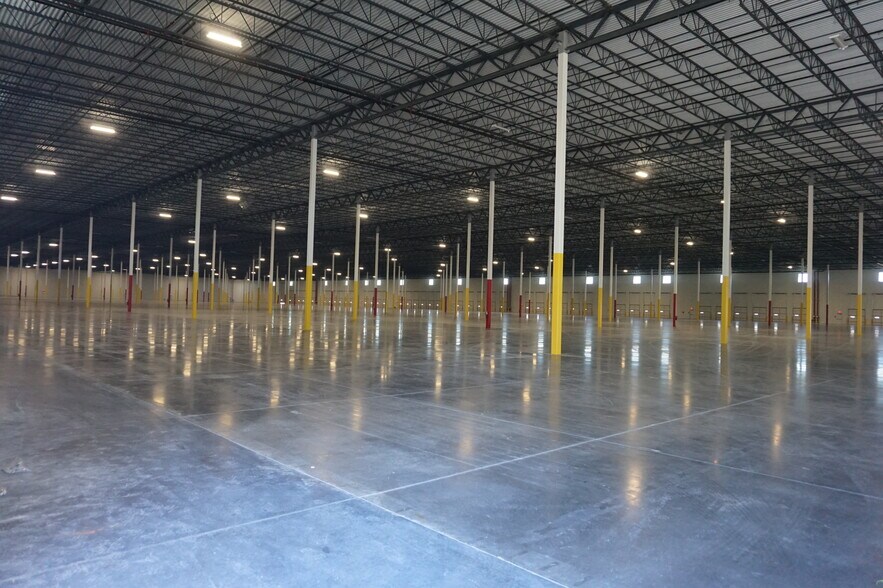 More Photos Of 1115 Crawford Oaks Dr, Belmont Distribution For Lease