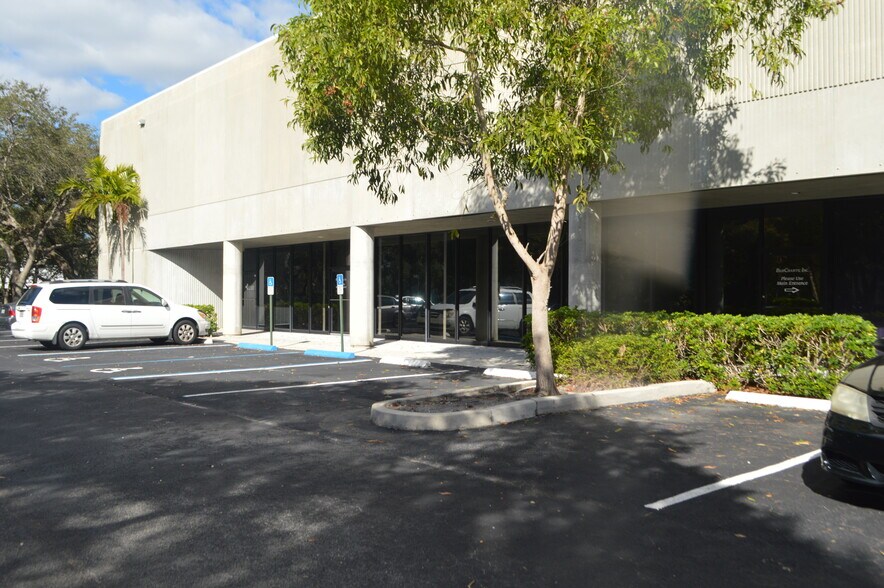 More Photos Of 6000 Park of Commerce Blvd, Boca Raton Distribution For Lease