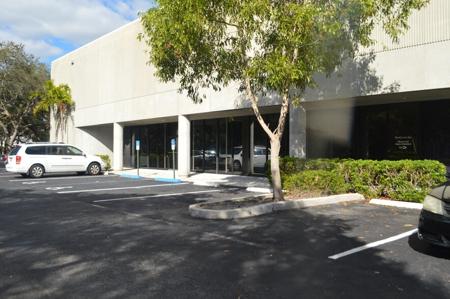 More Photos Of 6000 Park of Commerce Blvd, Boca Raton Distribution For Lease