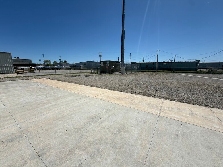More Photos Of 11244 E 55th Pl, Tulsa Manufacturing For Lease