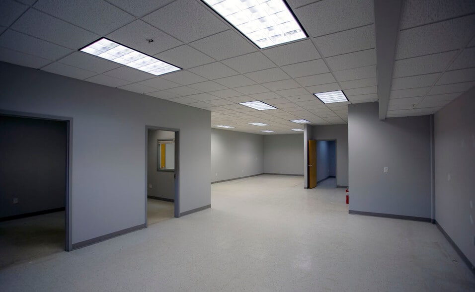 More Photos Of 248 Mill Rd, Chelmsford Research And Development For Lease