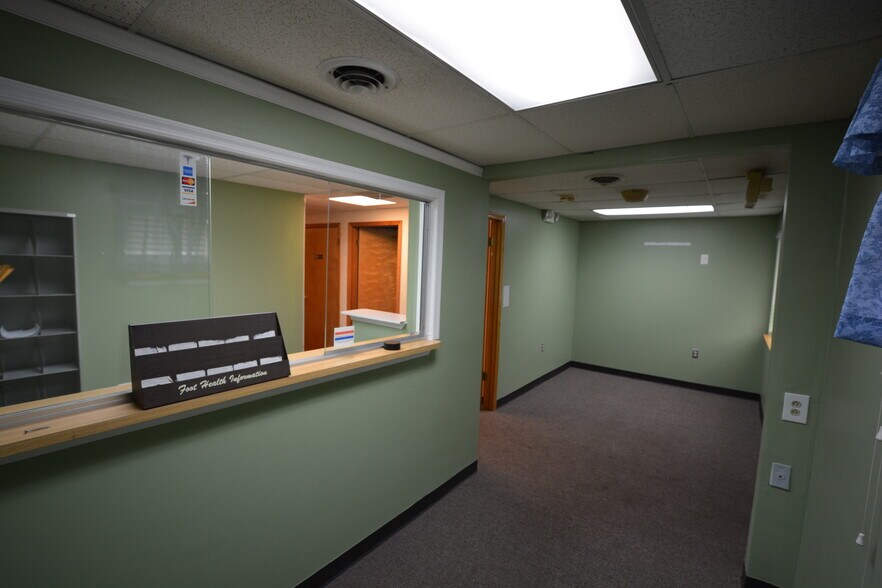 More Photos Of 7836 Oakwood Rd, Glen Burnie Office For Sale