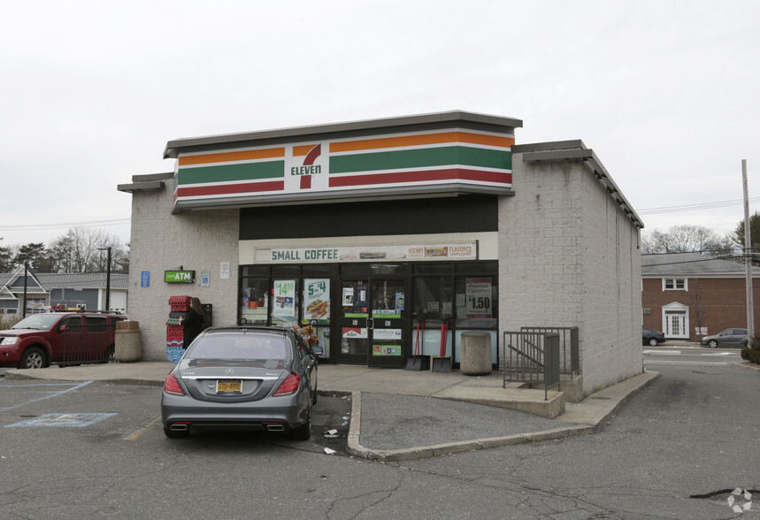 Primary Photo Of 24 Broadhollow Rd, Melville Convenience Store For Lease