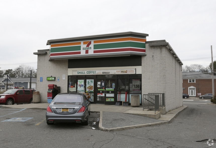 More Photos Of 24 Broadhollow Rd, Melville Convenience Store For Lease