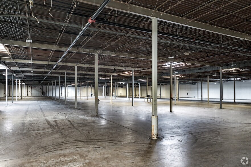 More Photos Of 1810 Kelly Blvd, Carrollton Warehouse For Lease