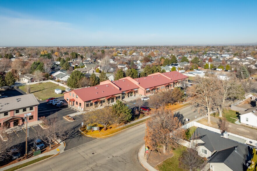 More Photos Of 1921 N Wildwood St, Boise Showroom For Lease