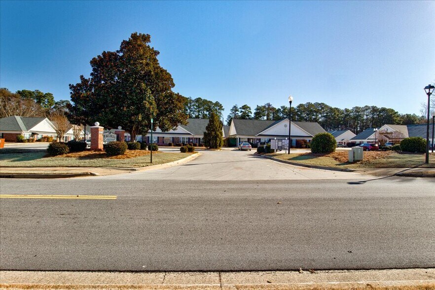 Primary Photo Of 801-814 Pavilion Ct, McDonough Office For Lease