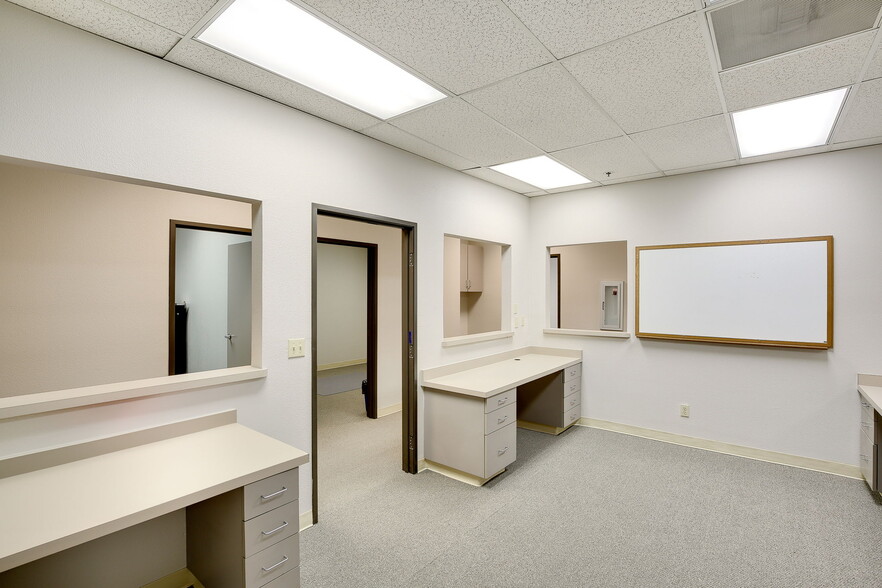 More Photos Of 250 W Main St, Woodland Office For Lease