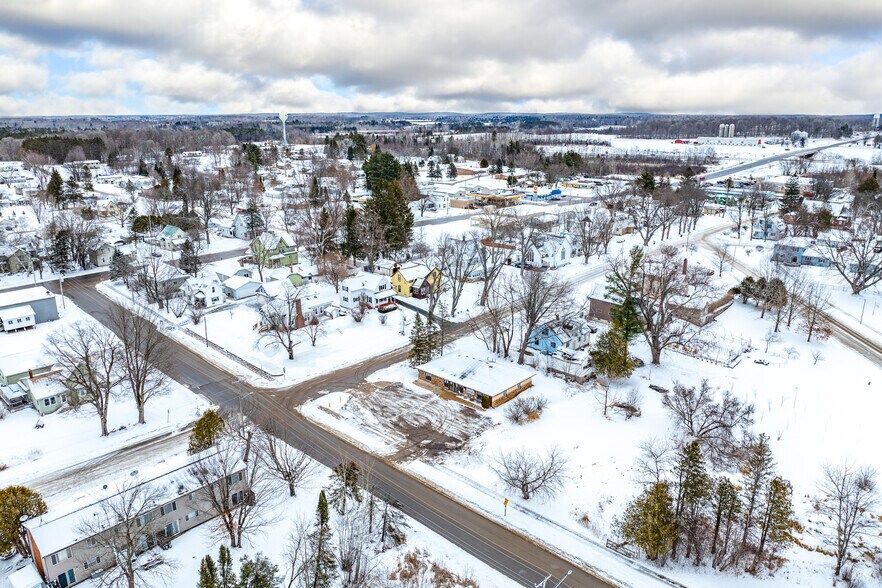 More Photos Of 200 S Cherry St, Wittenberg Medical For Sale