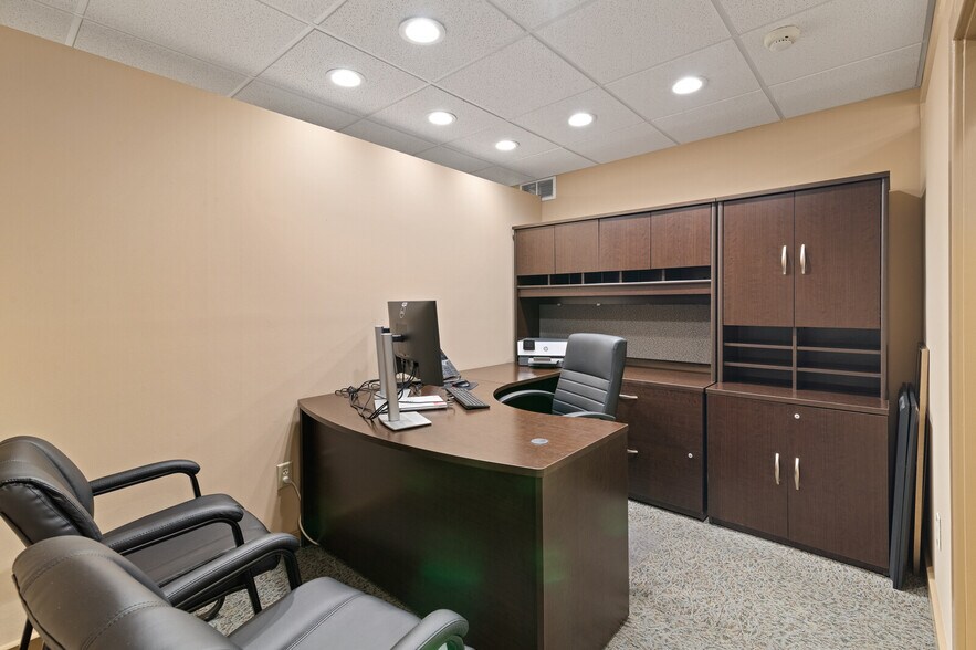 More Photos Of 1326 E Pembroke Ave, Hampton Office For Sale