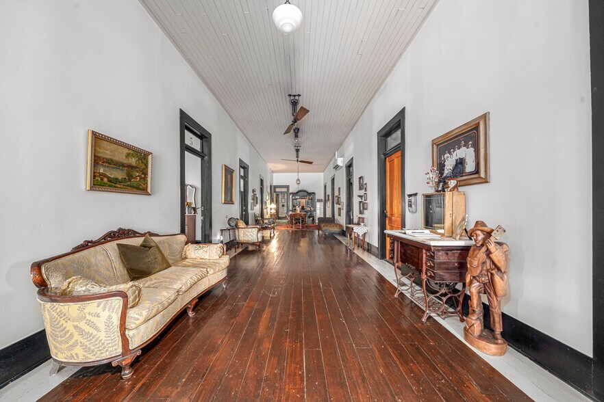 More Photos Of 411 E Front Ave, Chester Hotel For Sale