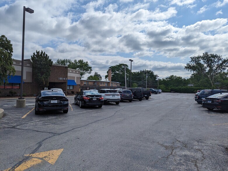 More Photos Of 18141 Dixie Hwy, Homewood Medical For Lease