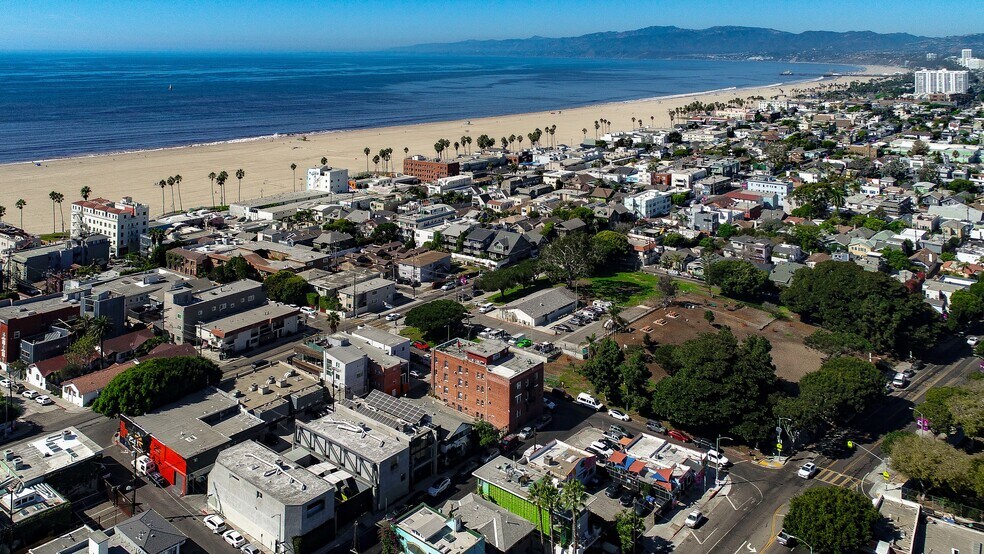 More Photos Of 120 Westminster Ave, Venice Apartments For Sale