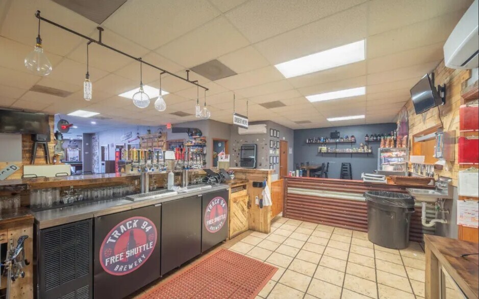 More Photos Of 1107 Cherokee Ave, Seneca Restaurant For Sale