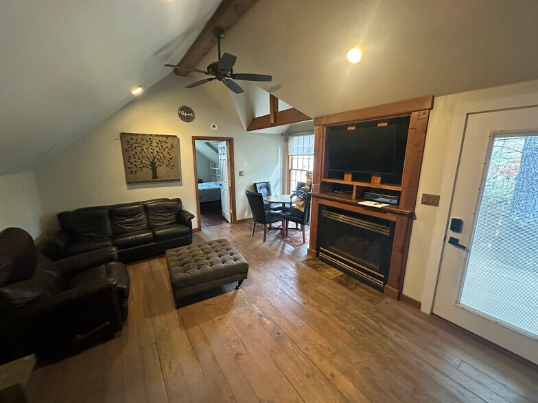 More Photos Of 430 Carolina Way, Highlands Flex For Sale