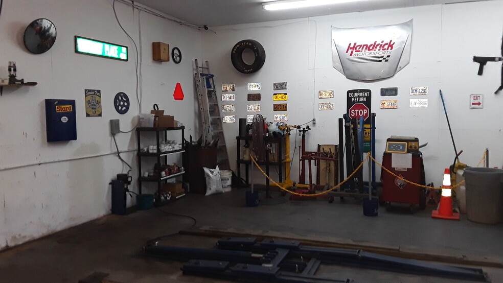 More Photos Of 108 Osceola St, Gastonia Warehouse For Lease