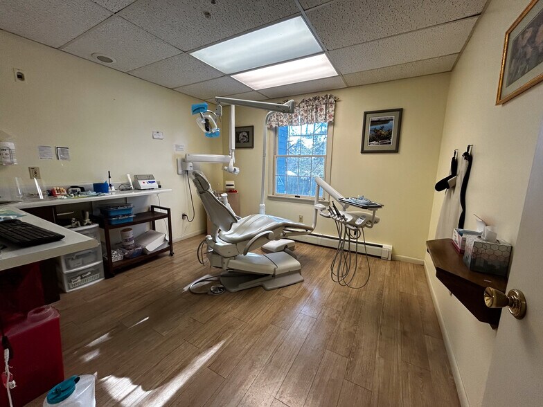 More Photos Of 155 Saco Ave, Old Orchard Beach Office For Sale