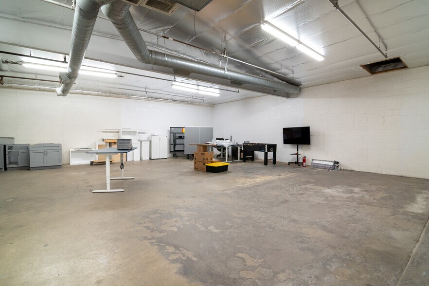 More Photos Of 11800 Vose St, North Hollywood Warehouse For Lease