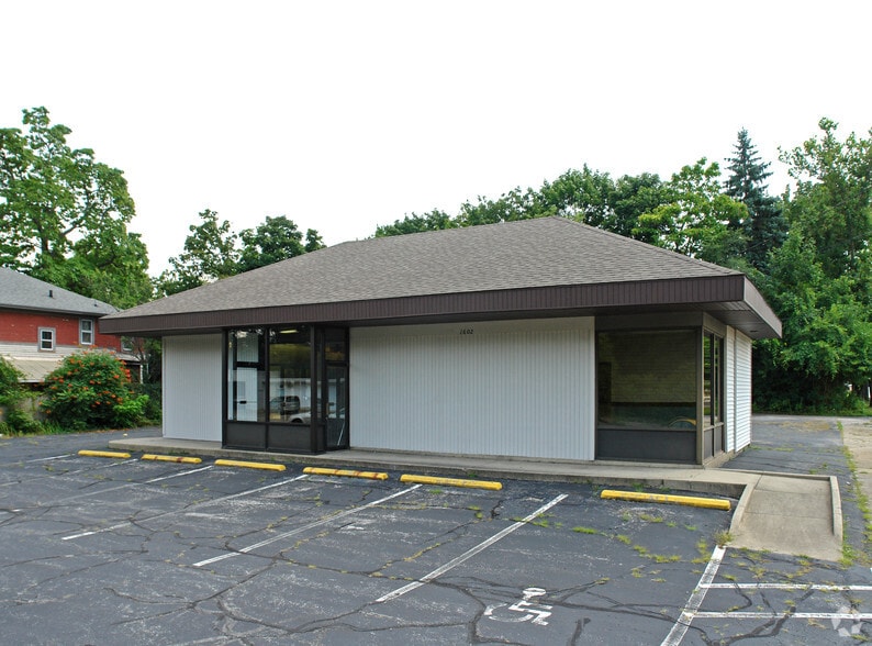 Primary Photo Of 1602 E Lincolnway, South Bend Freestanding For Lease
