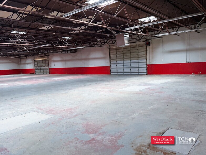 More Photos Of 1316 54th St, Lubbock Showroom For Lease