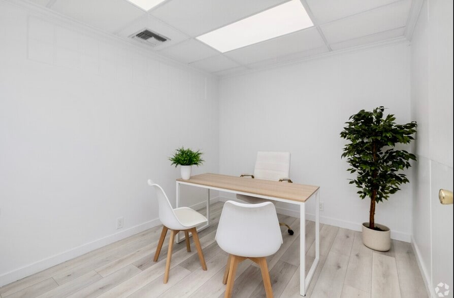 More Photos Of 11520 Jefferson Blvd, Culver City Light Distribution For Lease