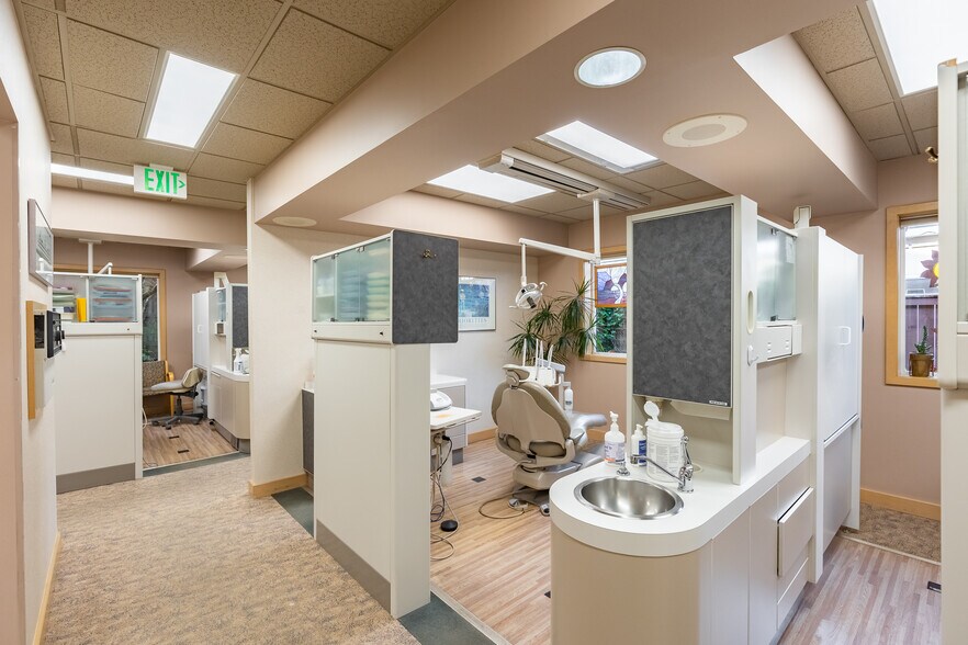 More Photos Of 3136 Squalicum Pky, Bellingham Medical For Sale