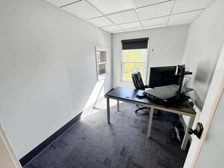 More Photos Of 225 Aberdeen Dr, Valparaiso Office For Sale