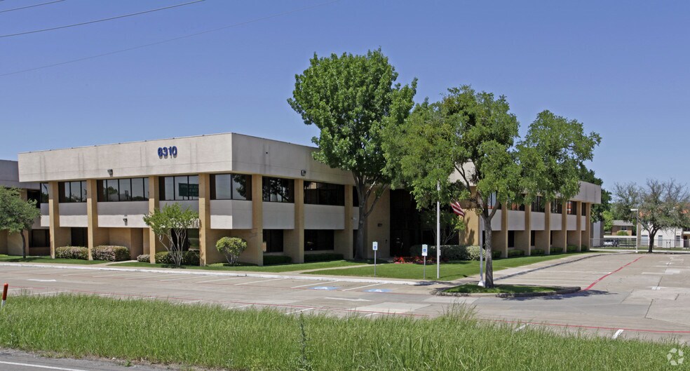 More Photos Of 6310 Southwest Blvd, Fort Worth Unknown For Lease