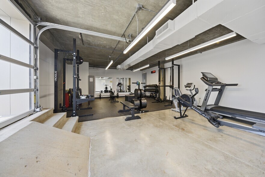 More Photos Of 301 N Main St, Bryan Office For Lease