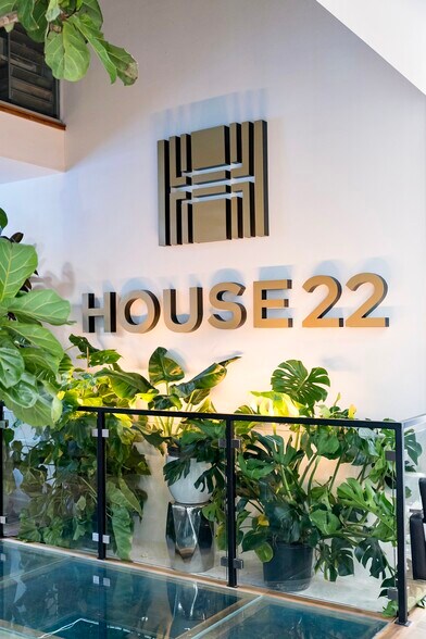 More Photos Of 22 E Elm St, Chicago Storefront Retail Office For Sale