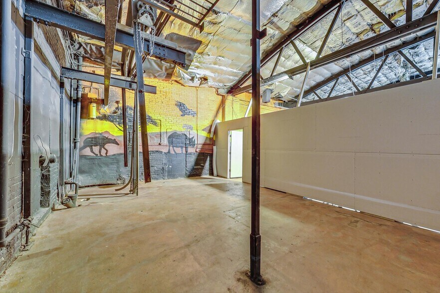 More Photos Of 3693-3705 W Grand Ave, Chicago Warehouse For Sale