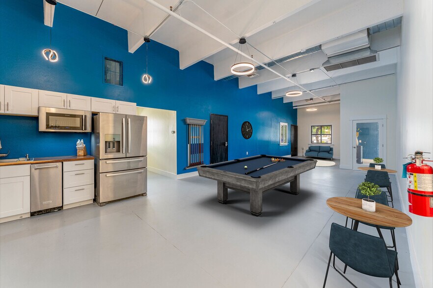 More Photos Of 1906 N Higley Rd, Mesa Flex For Sale