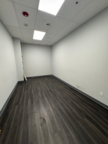 More Photos Of 217 River Ave, Patchogue Warehouse For Lease