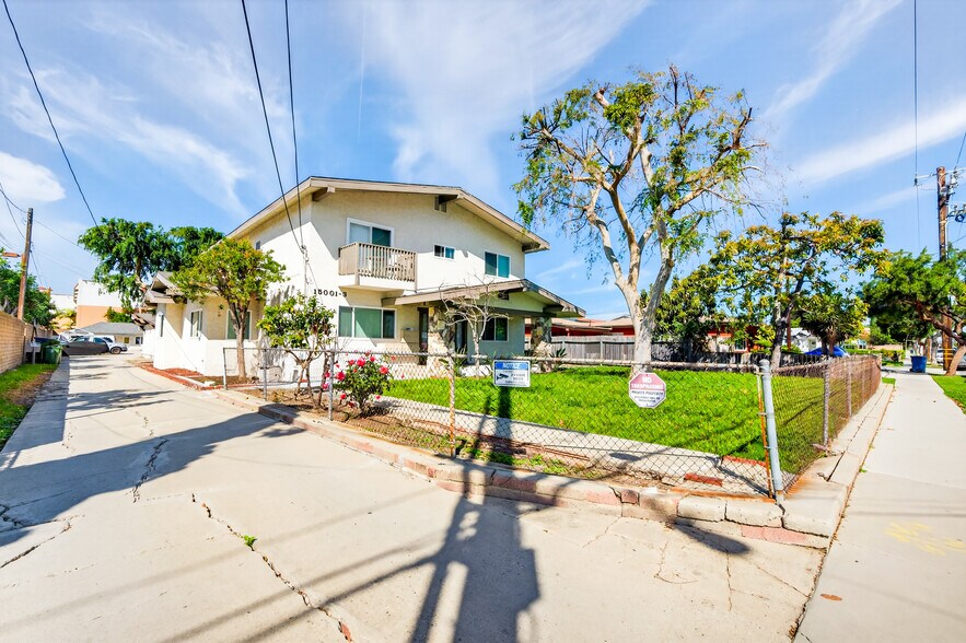 More Photos Of 15003 Larch Ave, Lawndale Apartments For Sale