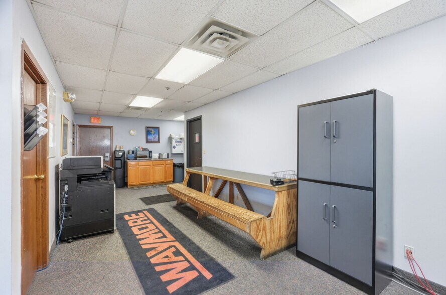 More Photos Of 8201 NE Hickory St, Minneapolis Truck Terminal For Sale