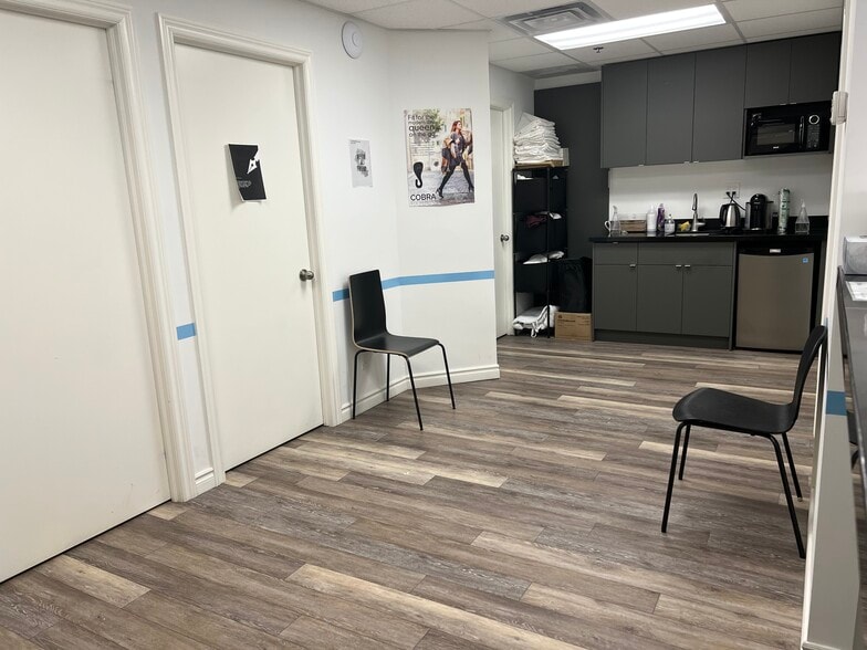 Primary Photo Of 1 Queen St E, Toronto Office For Lease