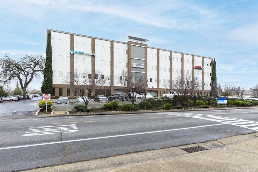 Primary Photo Of 6620 Coyle Ave, Carmichael Medical For Lease