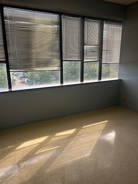 More Photos Of 3525 Prytania St, New Orleans Office For Sale