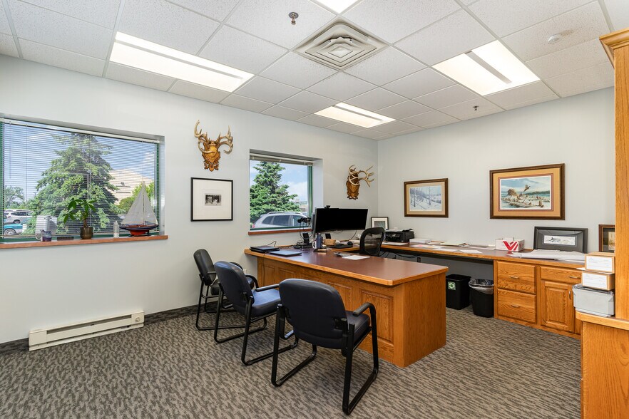 More Photos Of 8555 W 123rd St W, Savage Flex For Lease