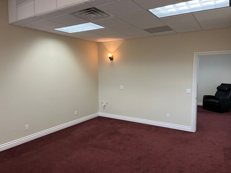 More Photos Of 19755 E Pikes Peak Ave, Parker Office For Lease