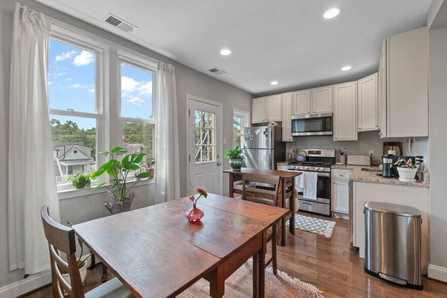 More Photos Of 711 Gladstone Ave, Baltimore Apartments For Sale