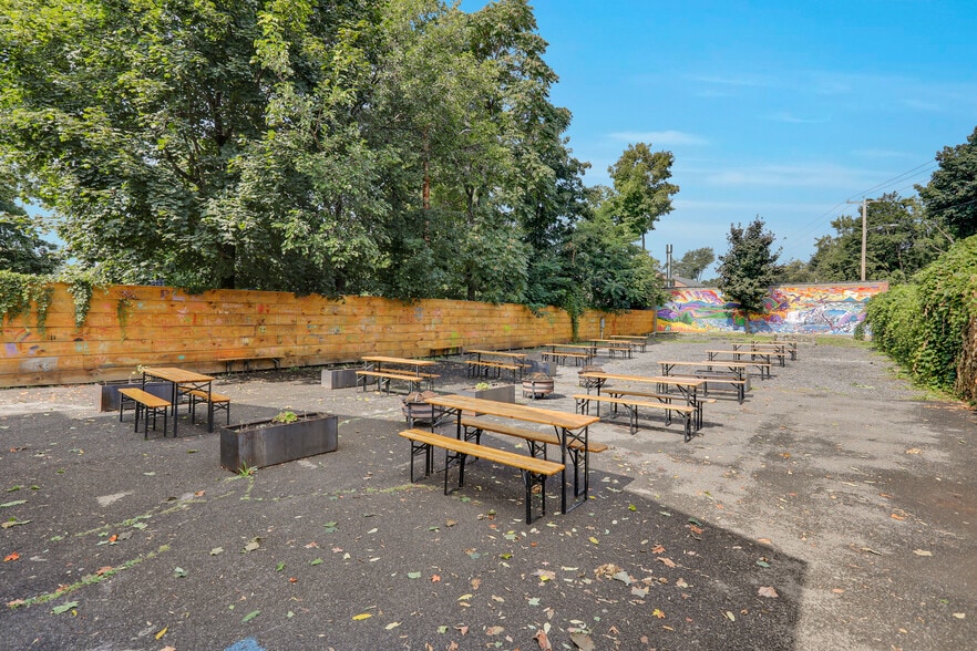 More Photos Of 21 O'neil St, Kingston Restaurant For Sale